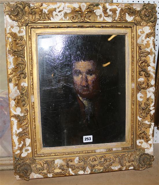 Gilt framed oil portrait of a gent